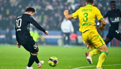  法甲联赛出现罕见乌龙球闹剧  